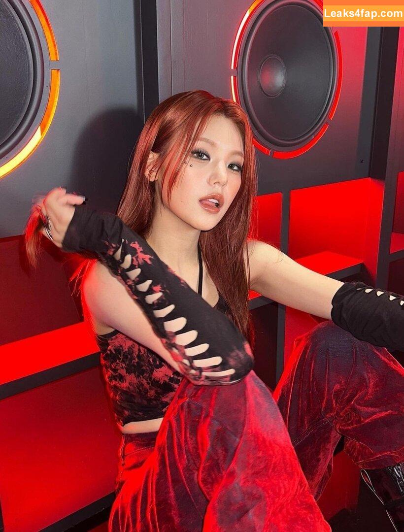 Yeji / Hwang Ye-ji / ITZY (예지 / yezyizhere leaked photo photo #0002