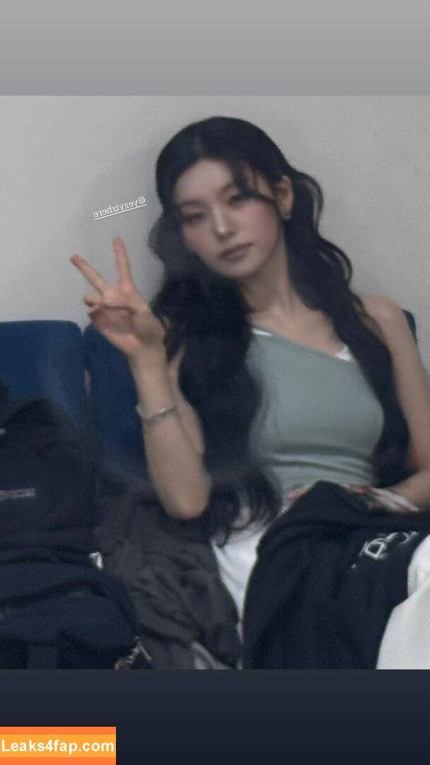Yeji / Hwang Ye-ji / ITZY (예지 / yezyizhere leaked photo photo #0111