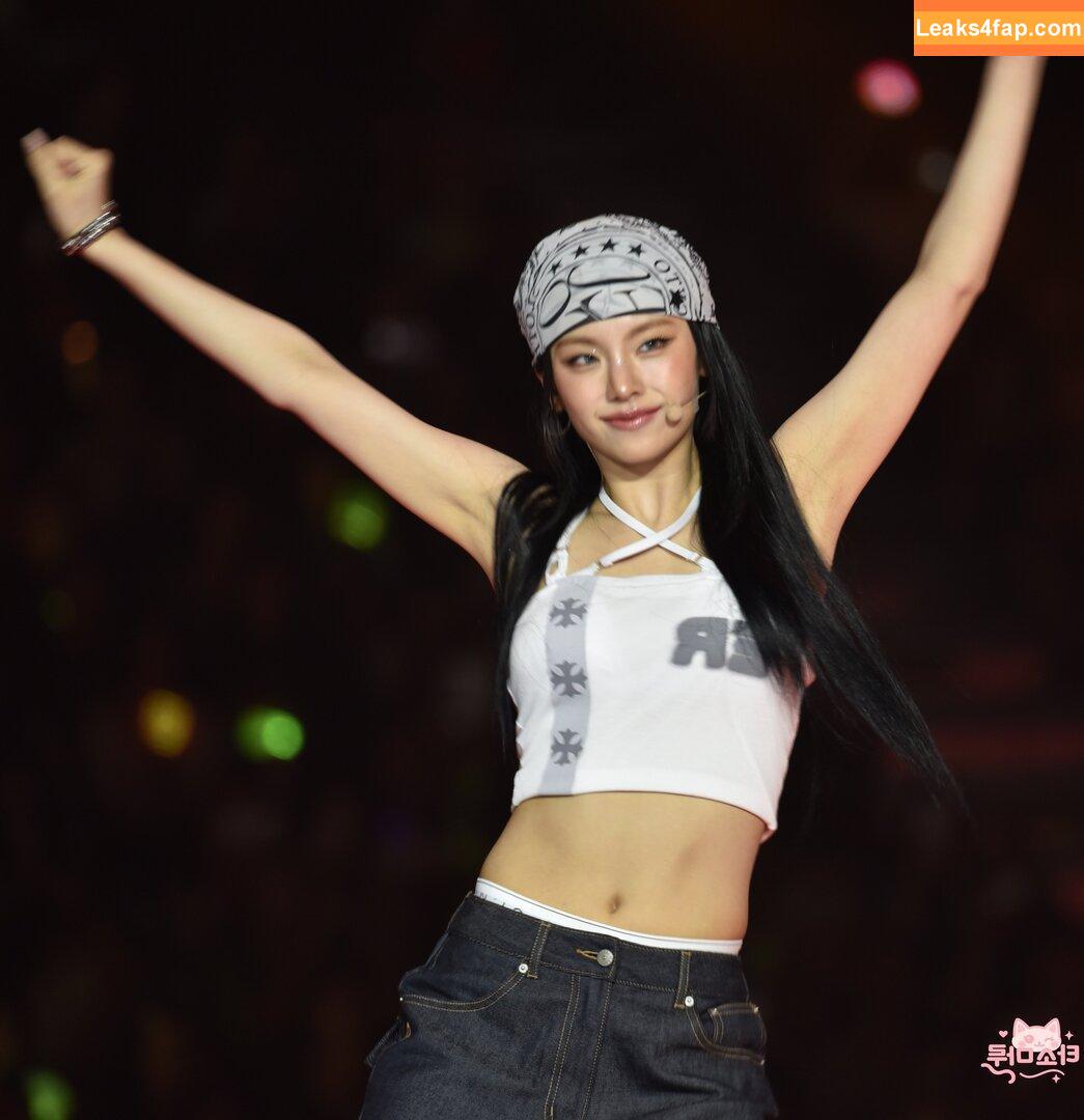 Yeji / Hwang Ye-ji / ITZY (예지 / yezyizhere слитое фото фото #0126