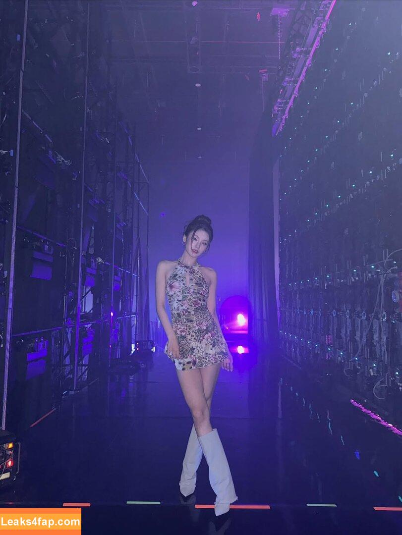 Yeji / Hwang Ye-ji / ITZY (예지 / yezyizhere слитое фото фото #0167