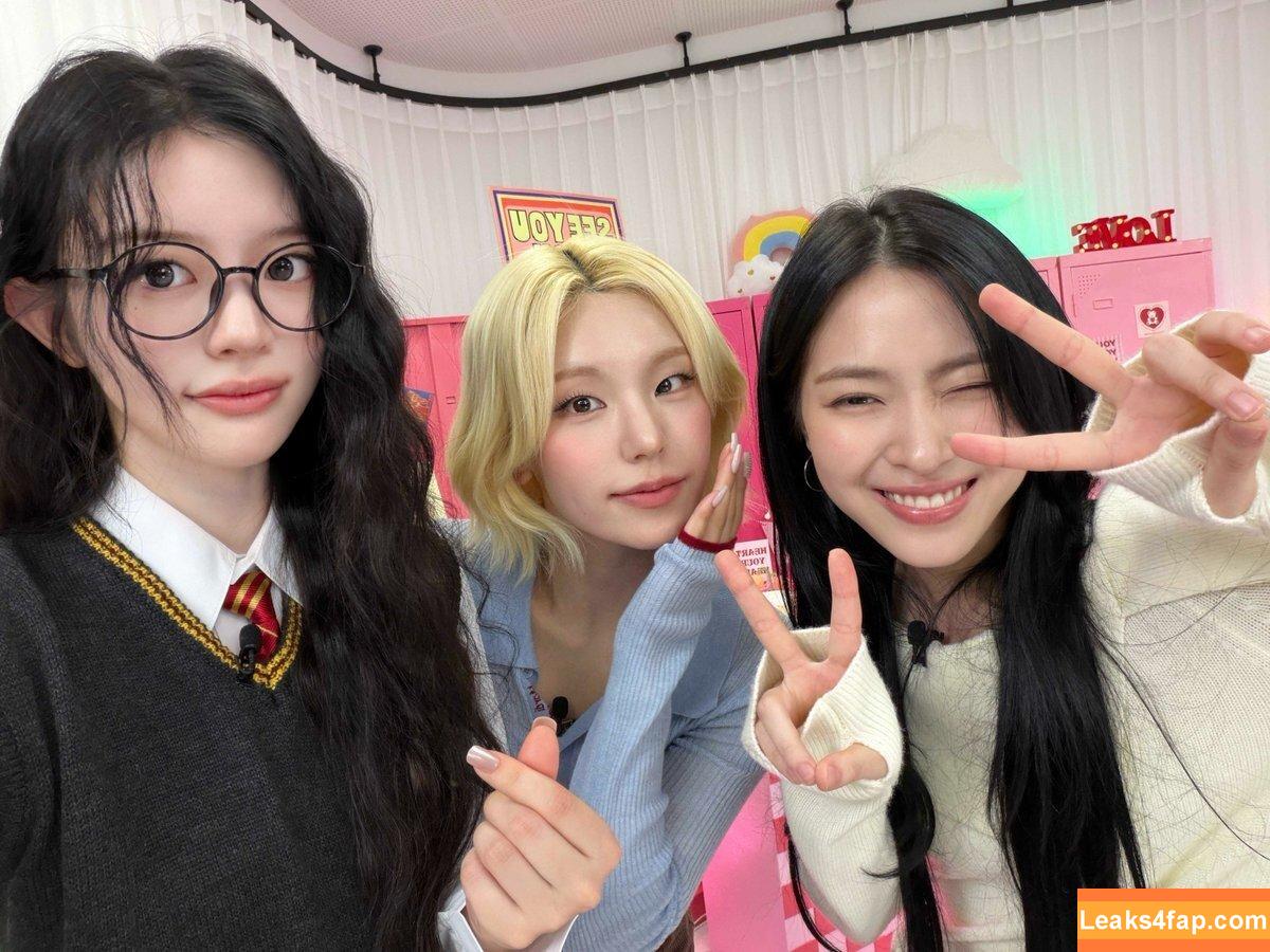 Yeji / Hwang Ye-ji / ITZY (예지 / yezyizhere leaked photo photo #0205