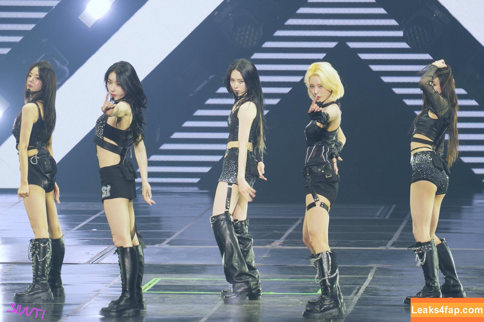 Yeji / Hwang Ye-ji / ITZY (예지 / yezyizhere leaked photo photo #0293