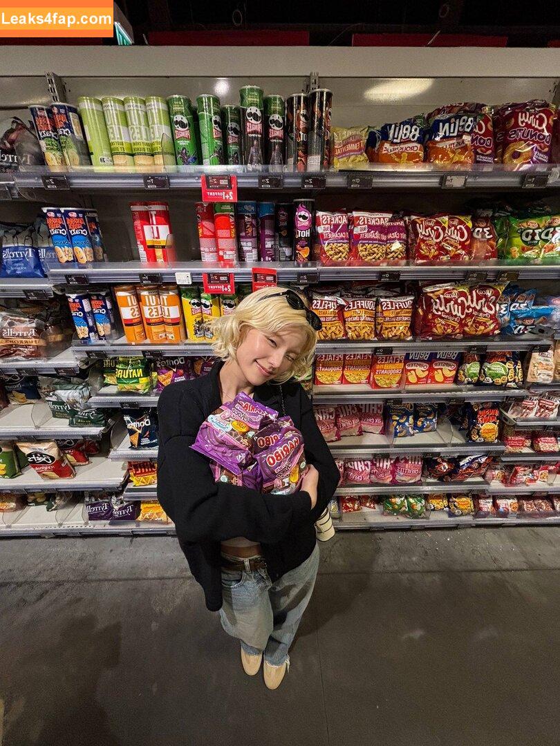 Yeji / Hwang Ye-ji / ITZY (예지 / yezyizhere leaked photo photo #0357