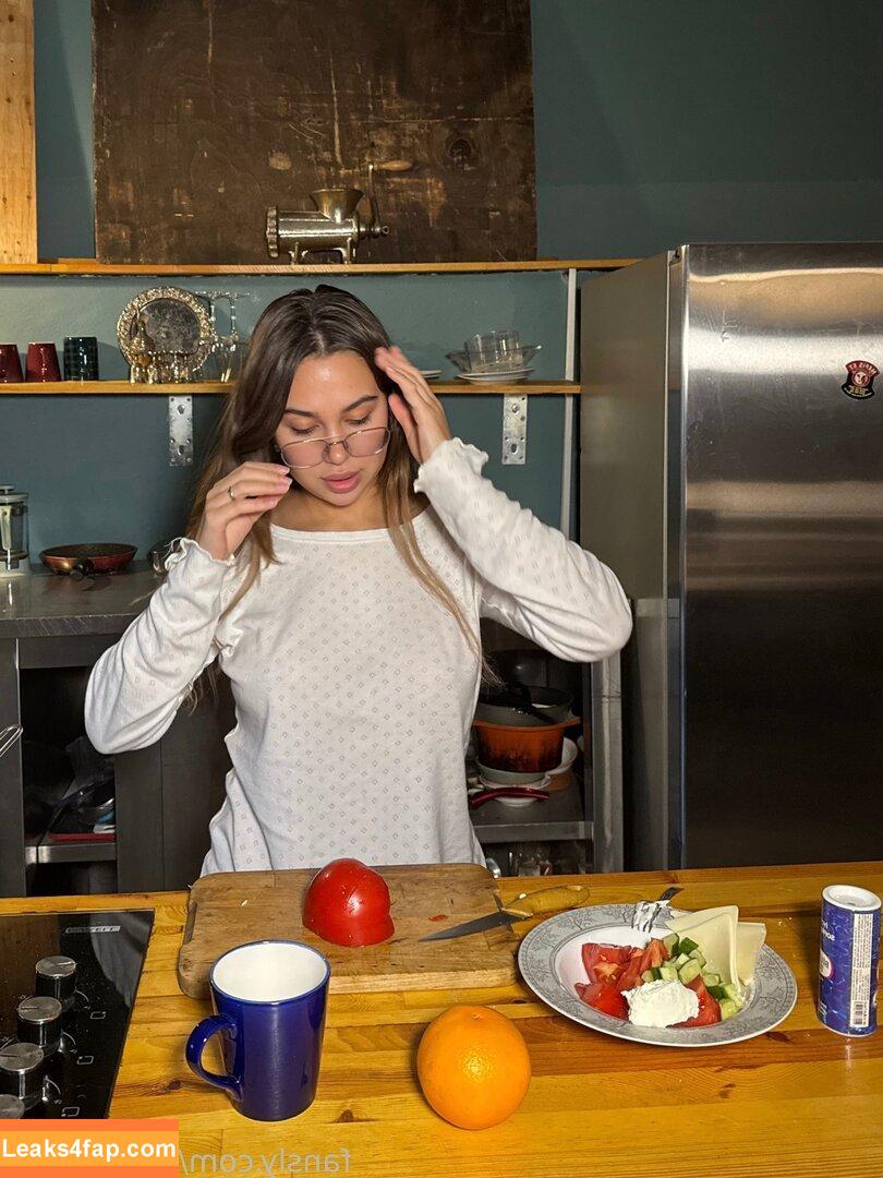 YeseniaPan / PanYes3nia leaked photo photo #0112