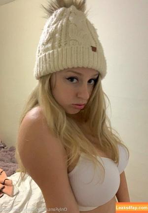 Yillian photo #0032
