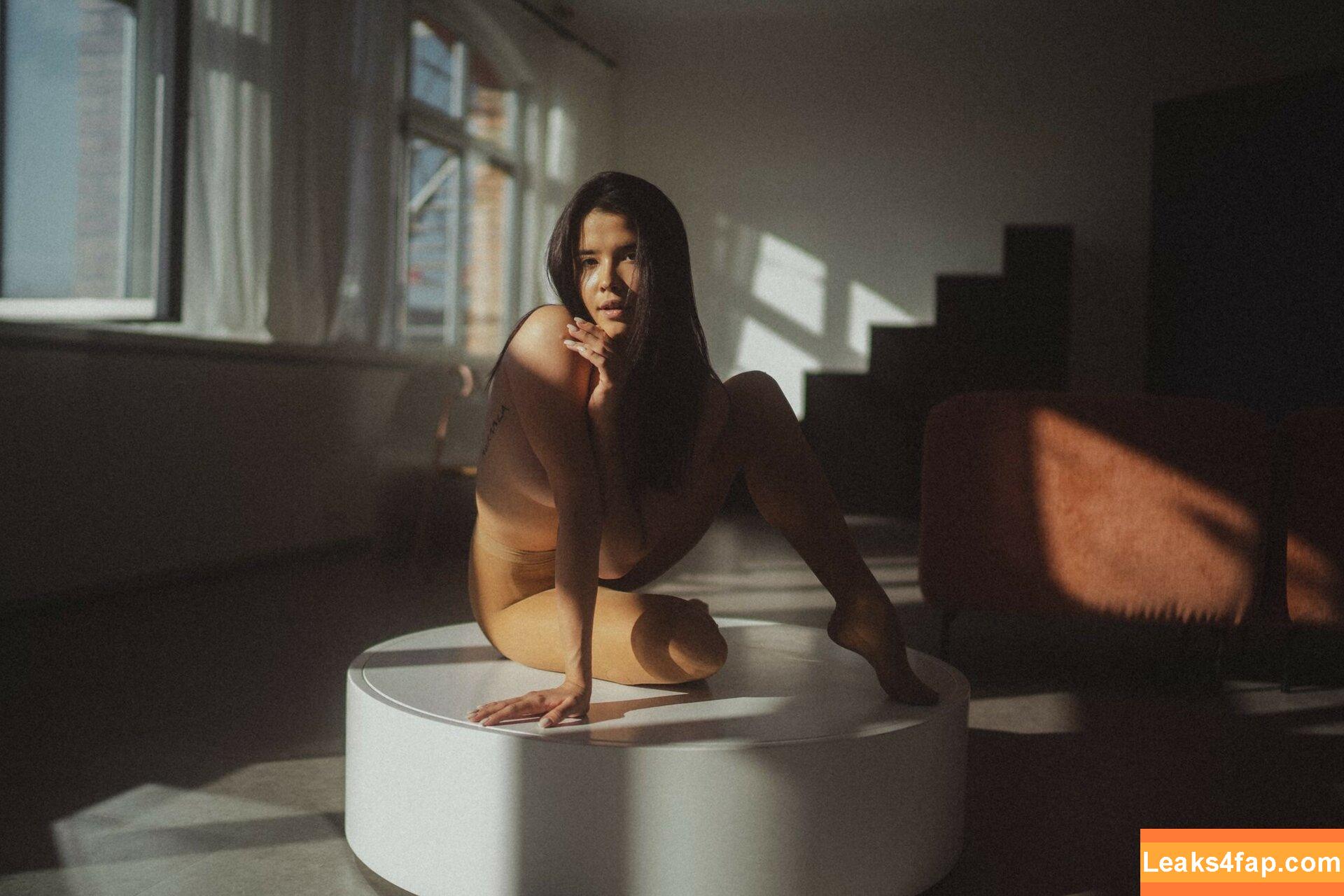 Yoana Nikolova / https: / nikolova_y слитое фото фото #0037