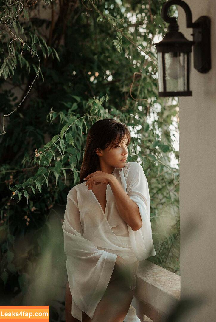 Yoana Nikolova / https: / nikolova_y слитое фото фото #0042