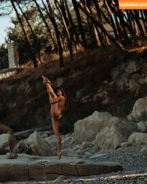 Yoana Nikolova фото #0002