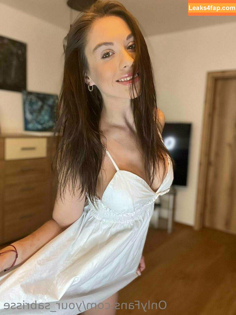 your_sabrisse / your_looks_e leaked photo photo #0086