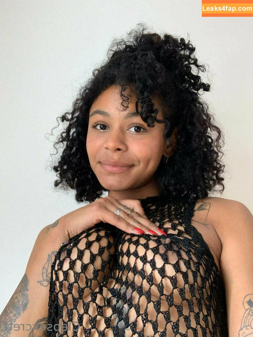 yourcleopathra / babecleoo / realkleopathraa leaked photo photo #0057