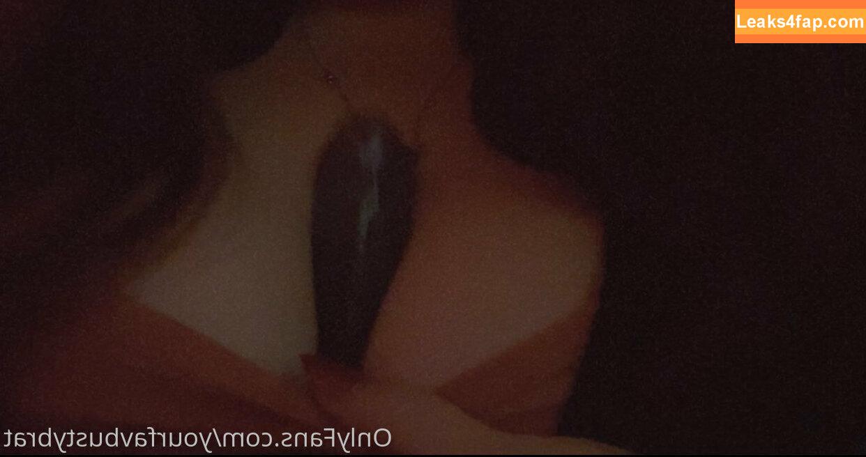 yourfavbustybrat / yourfavbratt leaked photo photo #0001