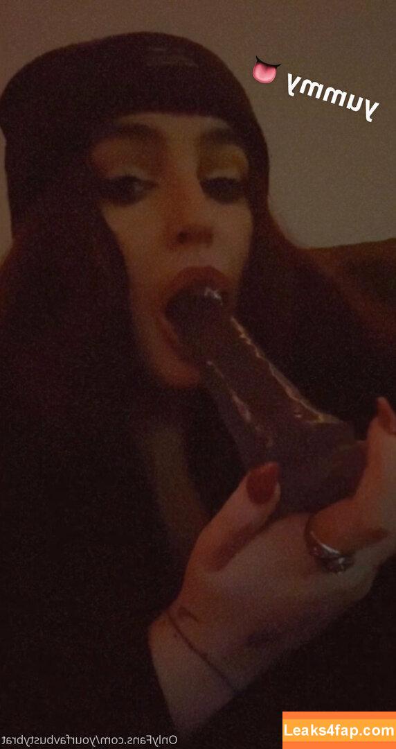 yourfavbustybrat / yourfavbratt leaked photo photo #0003