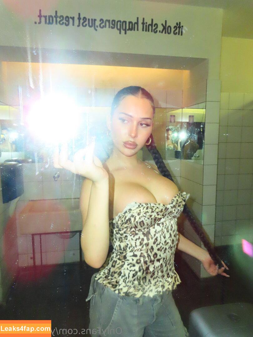yourfavluna /  leaked photo photo #0003
