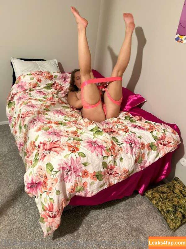 yourfavoritefreak420 / ellasviplifestyle / https: leaked photo photo #0022