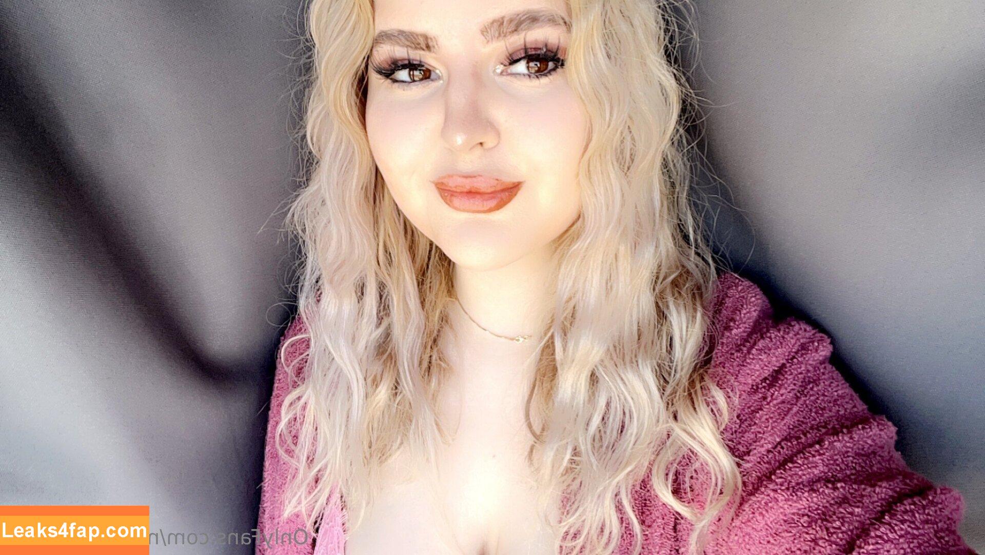 yourfavoritenextdoorgirl /  leaked photo photo #0002