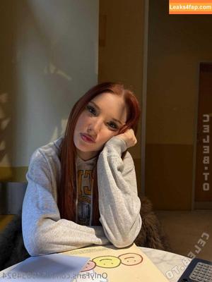 Yourgirl_Romy photo #0015