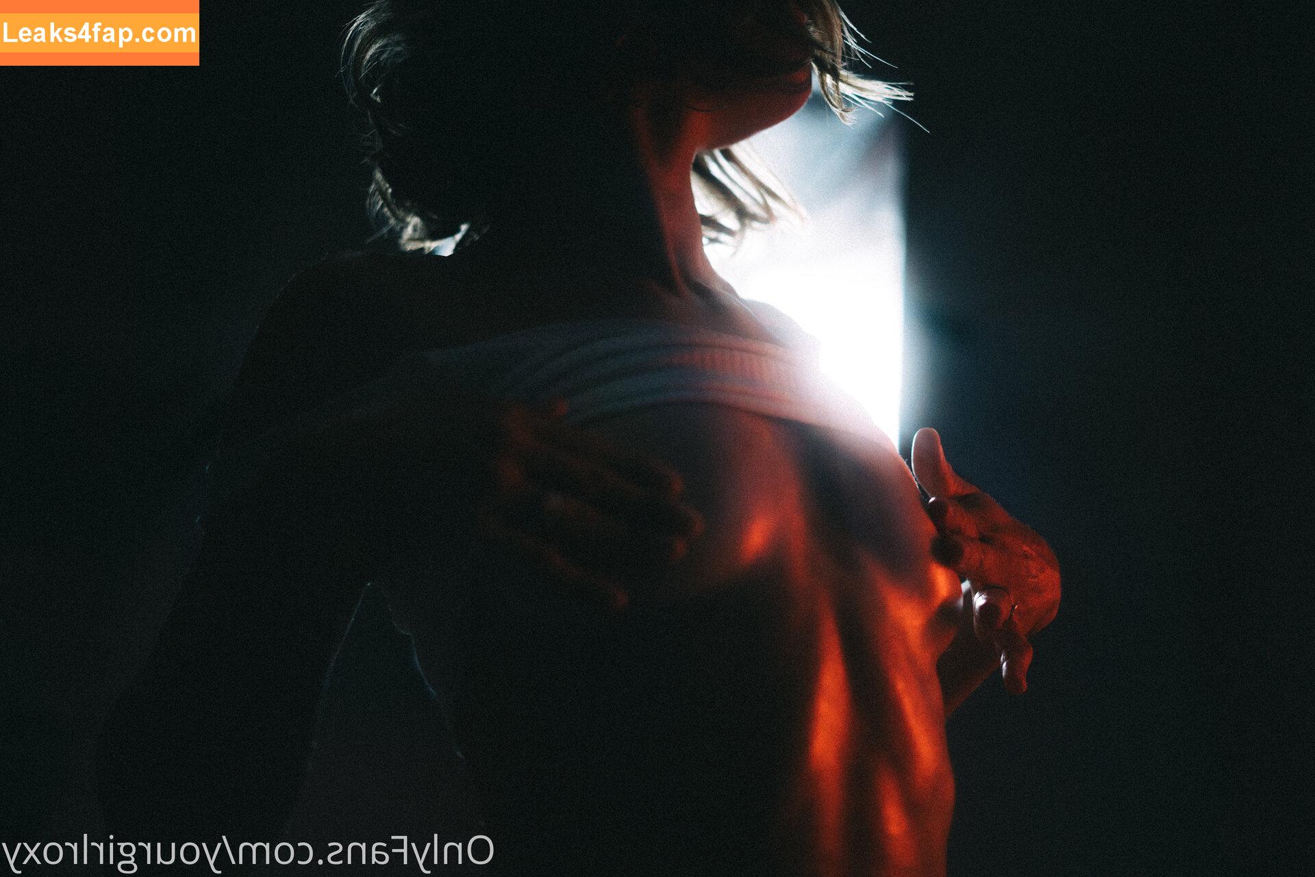 yourgirlroxy / yourgirl_roxy leaked photo photo #0011