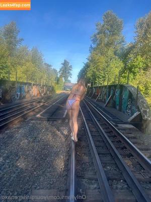 yourgirlserenaxo photo #0017