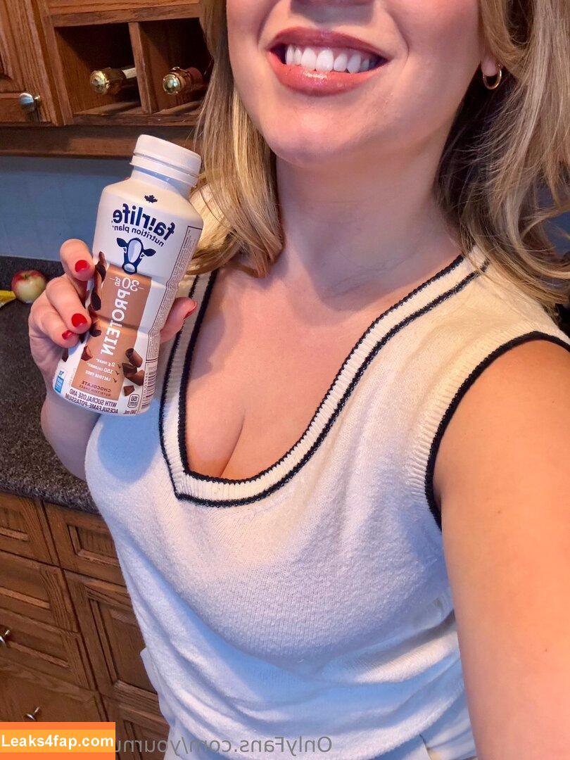 yournurse.amber / sparklyscrubs leaked photo photo #0126