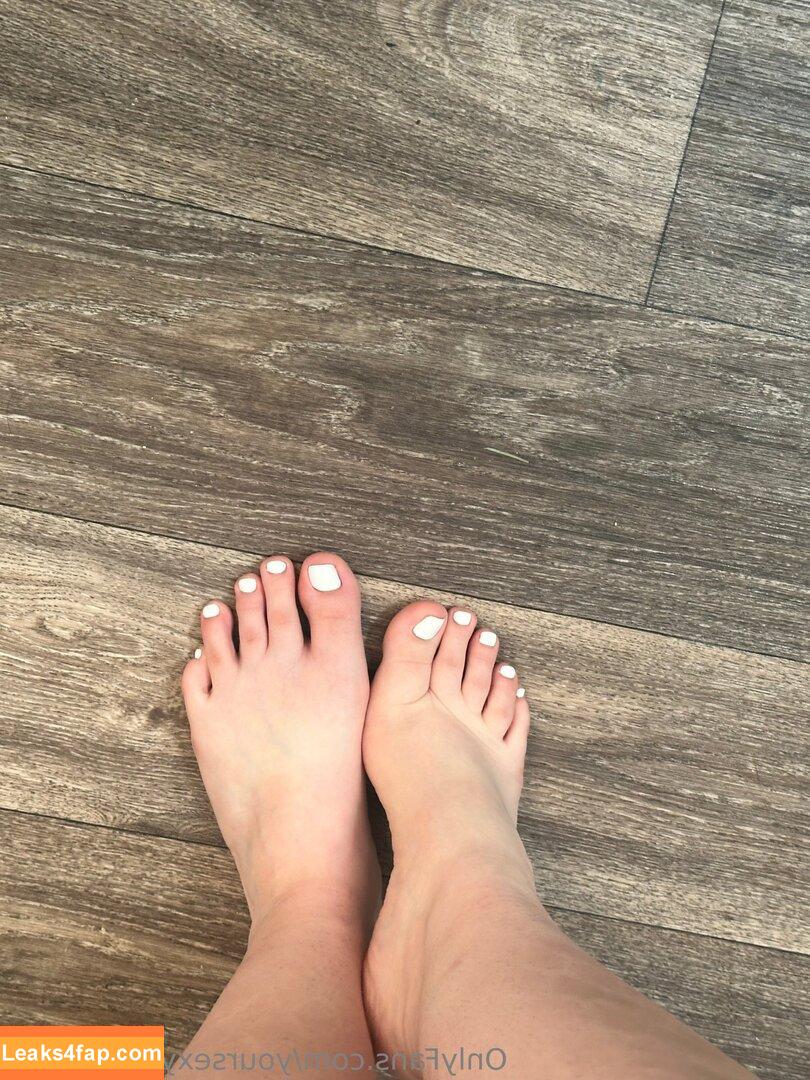 yoursexyfootgirldes / yourfeetgoddes leaked photo photo #0001