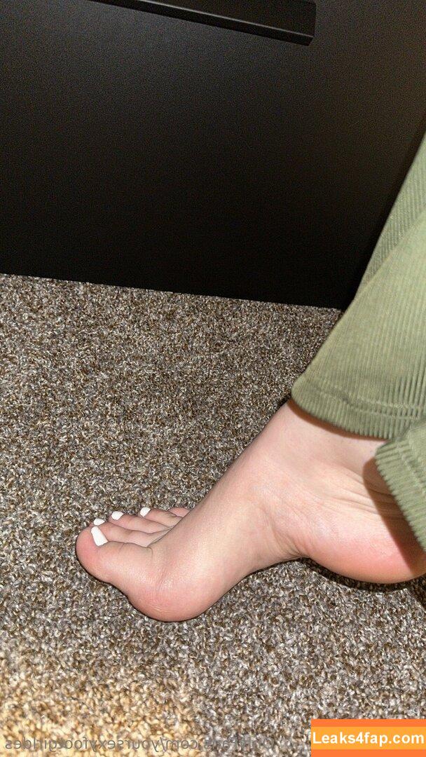 yoursexyfootgirldes / yourfeetgoddes leaked photo photo #0003