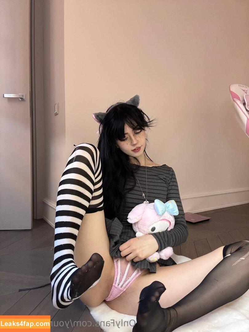 yoursmalldoll1 / yoursmalldoll3 leaked photo photo #0032