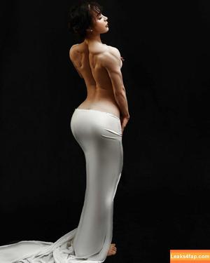 Yuan Herong photo #0072