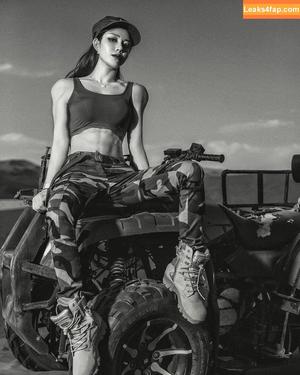 Yuan Herong photo #0144