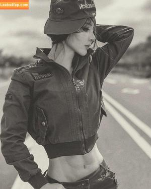 Yuan Herong photo #0146