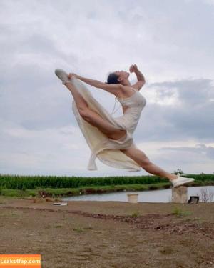 Yuan Herong photo #0210