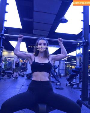 Yuan Herong photo #0542