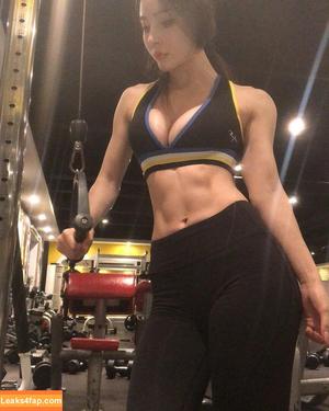 Yuan Herong photo #0550