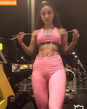 Yuan Herong photo #0565