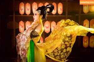 Yuan Herong photo #0596