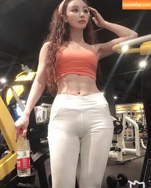 Yuan Herong photo #0655