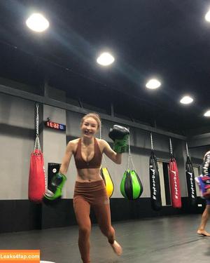 Yuan Herong photo #0694