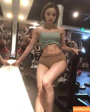 Yuan Herong photo #0697