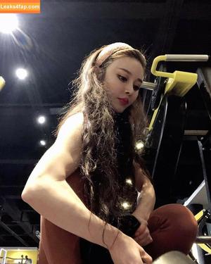 Yuan Herong photo #0879