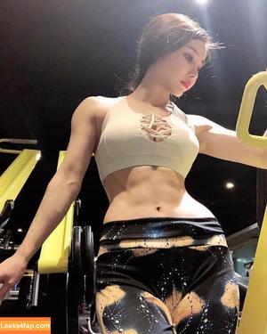 Yuan Herong photo #0883