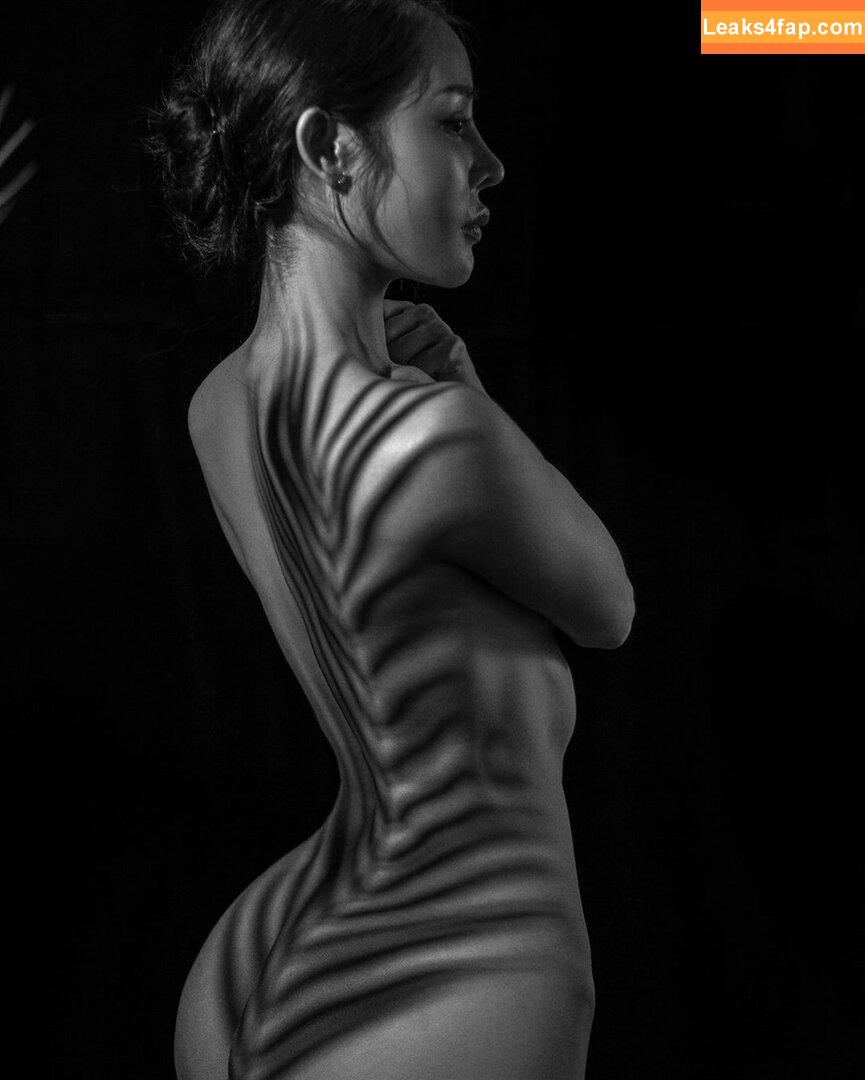 Yuan Herong / yuanherong.1229 слитое фото фото #1085