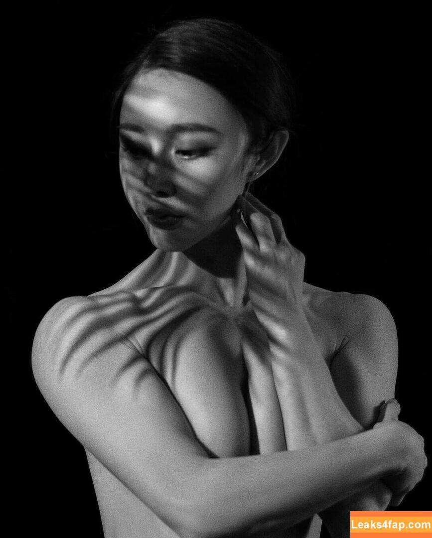 Yuan Herong / yuanherong.1229 слитое фото фото #1096