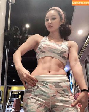 Yuan Herong photo #1524