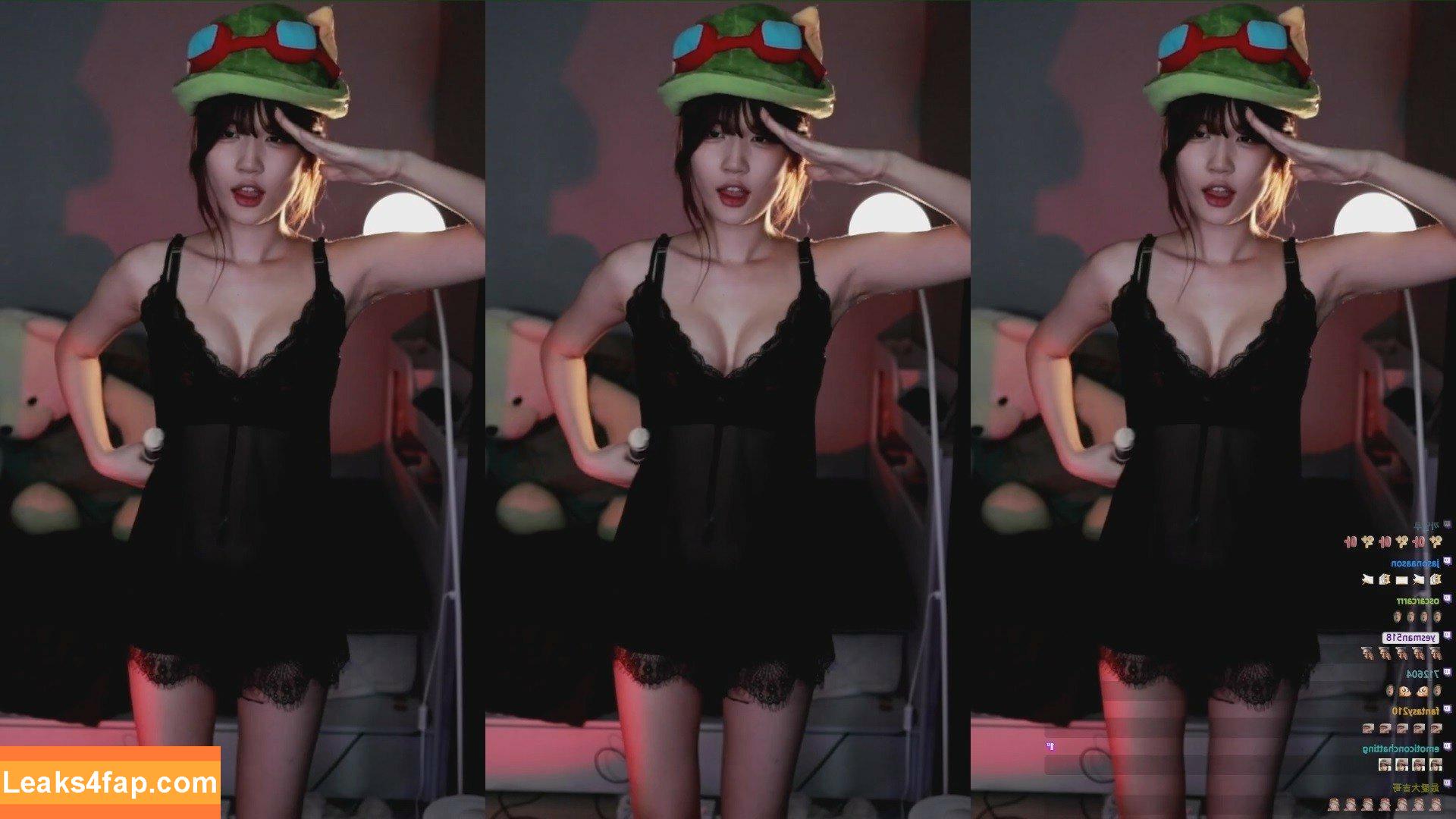 yule_.0.03 /  leaked photo photo #0059