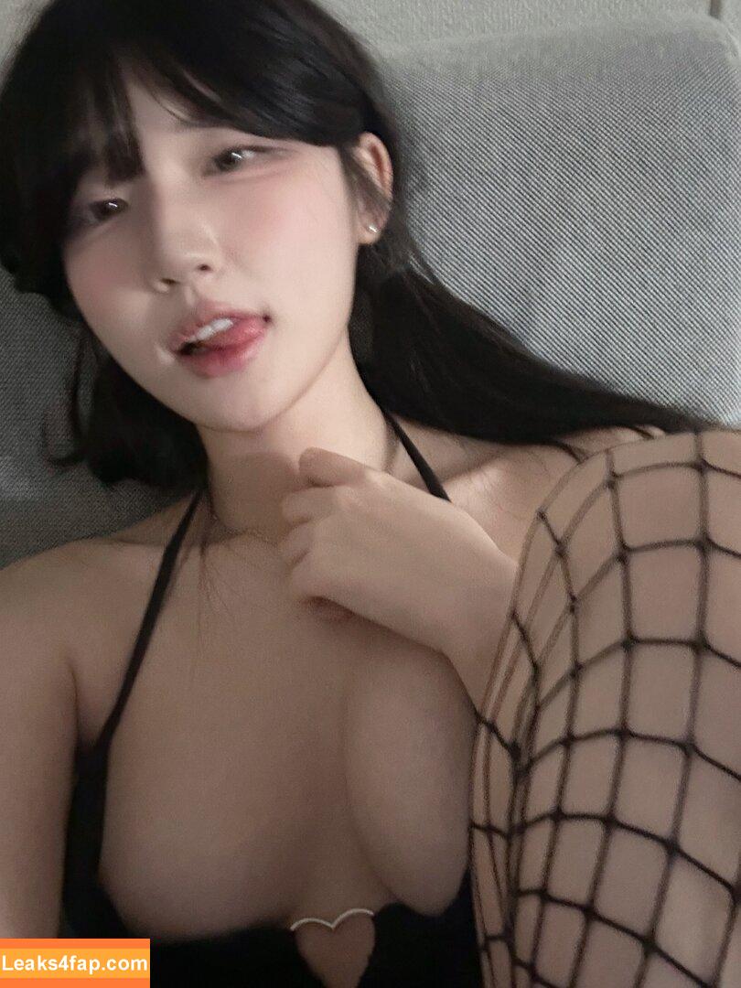 yule_.0.03 /  leaked photo photo #0350