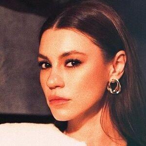 Yusra Geyik photo #0003