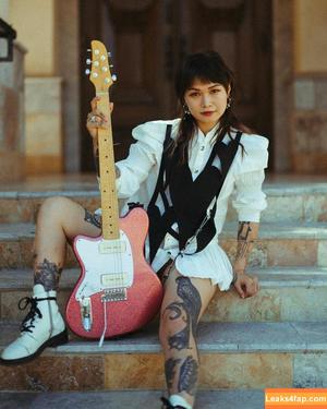 Yvette Young photo #0003