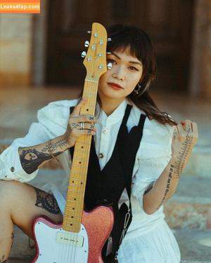 Yvette Young photo #0004