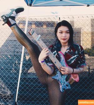 Yvette Young photo #0013