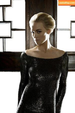 Yvonne Strahovski photo #0137