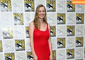 Yvonne Strahovski photo #0243